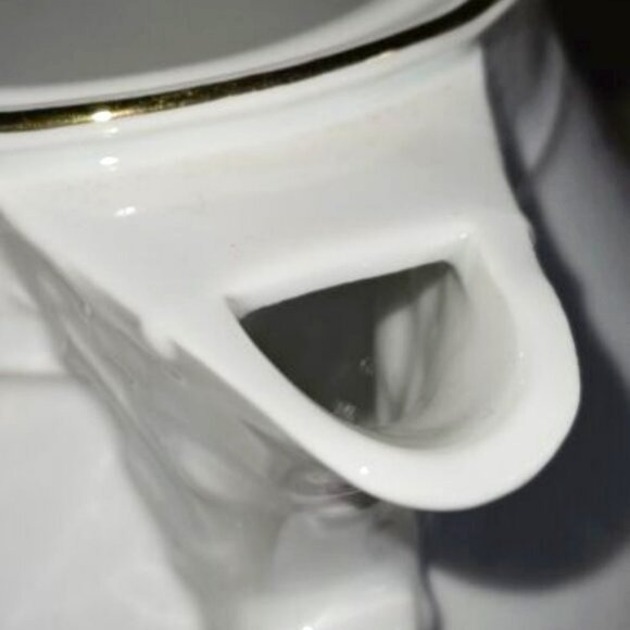 Thun Carlsbad Morning Glory Pattern fine porcelain teapot in the potbelly style - Picture 10 of 15